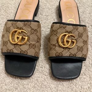 Gucci Women's Tan and Black Sandals Size 38